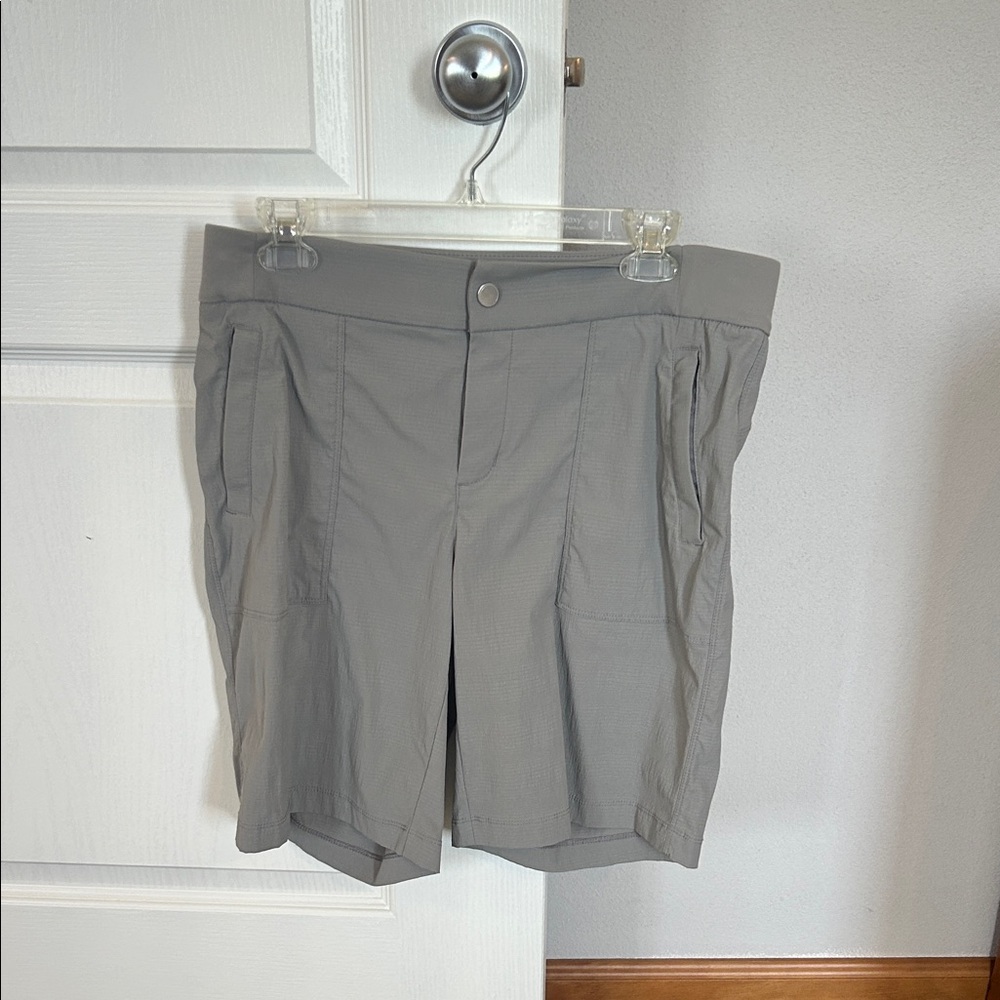 Athleta women’s  Flat Front Gray Shorts